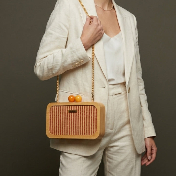 Clutch – Aira Woodline