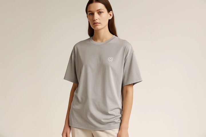 Oversized grey unisex t-shirt made with sustainable fabric – eco-friendly comfort wear for all