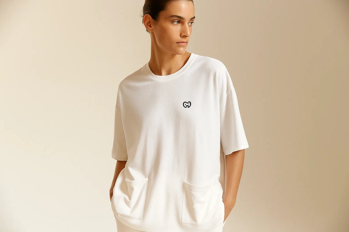 White oversized unisex t-shirt with down pocket made from sustainable fabric